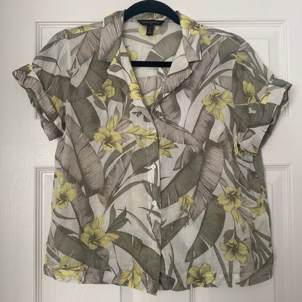 Banana Republic Cute Floral Shirt